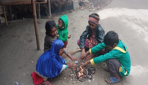টানা ৪ দিনের শৈত্যপ্রবাহে রাজারহাটের জনজীবন বিপর্যস্ত