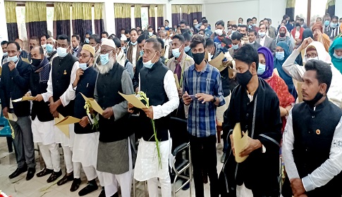লোহাগড়ায় নবনির্বাচিত ইউপি চেয়ারম্যান মেম্বারদের শপথ গ্রহণ