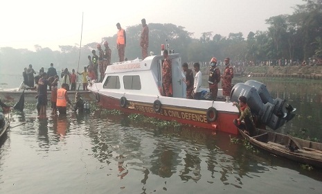 চাঁদপুরে বাল্কহেডের ধাক্কায় ট্রলার ডুবে নিহত ৫