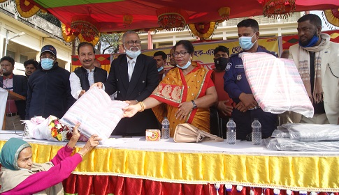 কানাইপুরে শামীম হকের আর্থিক সহায়তায় শীতার্তদের মাঝে শীতবস্ত্র বিতরণ