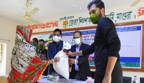 মাগুরার পরিচ্ছন্নতা কর্মীরা পেল এাণ সহায়তা 