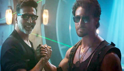 ট্রেলারে ঝড় তুলেছে ‘বড় মিয়া ছোট মিয়া’