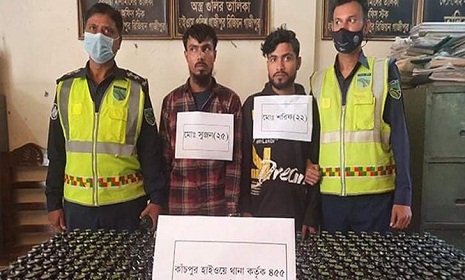ঢাকা-চট্টগ্রাম মহাসড়কে ফেন্সিডিলসহ ২ মাদক কারবারি আটক