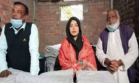 শিবগঞ্জের মাঝিহট্টে আওয়ামীলীগের শীতবস্ত্র বিতরণ