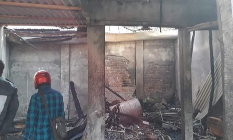নগরকান্দায় আগুনে পুড়লো ১১টি দোকান