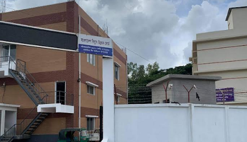 যেখানে ঘুষ দিলে কাজ হয় বিদ্যুৎ গতিতে!