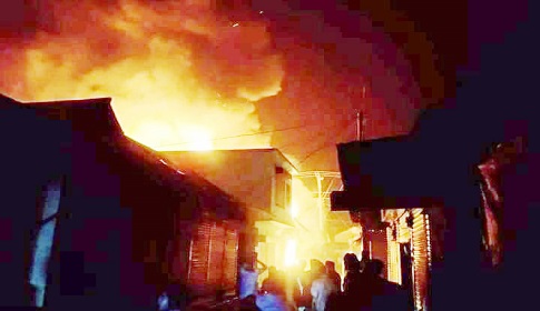 ঈশ্বরগঞ্জে আগুনে পুড়ে ২৪ দোকান ভস্মিভূত