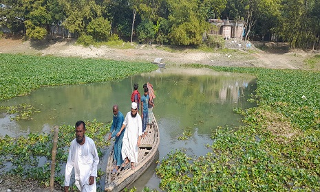 সালথার মাঝারদিয়া কুমার নদী পারাপারে ব্রিজ নির্মাণের দাবি