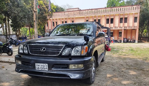সচিবালয়ের স্টিকারযুক্ত জিপে হাত-পা বাধা লাশ!