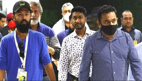 ‘ক্রিকেট সেলিব্রেটস মুজিব হান্ড্রেড’- এ গাইতে চলে এলেন এ আর রহমান