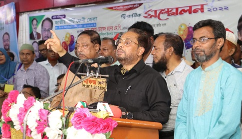 ‘এখন দেশ চলছে স্বৈরতান্ত্রিকভাবে’