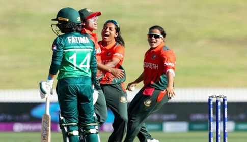 বাংলাদেশের কাছে হার এখনও পোড়াচ্ছে পাকিস্তান অধিনায়ককে