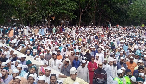 নিত্যপণ্যের মূল্যবৃদ্ধির প্রতিবাদে চরমোনাই পিরের সমাবেশে ঢল