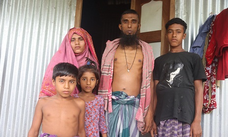 গোয়ালন্দে ক্যান্সারে আক্রান্ত ইমামকে বাঁচাতে সহযোগিতা করুন
