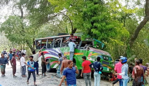 মানিকগঞ্জে সড়ক দুর্ঘটনায় মা-ছেলেসহ নিহত ৩