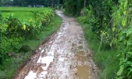 কর্ণফুলীর শিকলবাহা চরহাজারী সড়কের কাজ অসম্পূর্ণ রেখে উধাও ঠিকাদার