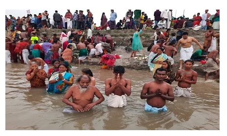 ব্রহ্মপূত্র নদে অষ্টমীর স্নান সম্পন্ন, লাখো সনাতন ধর্মাবলম্বীদের ঢল
