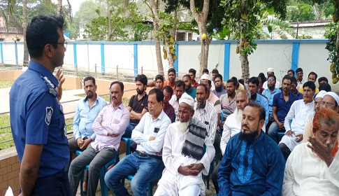 সালথায় সহিংসতা রোধে গ্রাম মাতব্বরদের সাথে পুলিশের মতবিনিময়