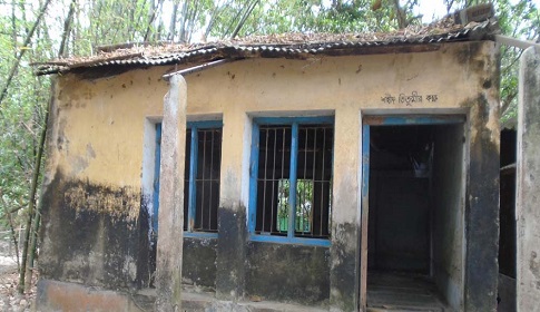 মধুখালীর নিশ্চিন্তপুর সরকারি প্রাথমিক বিদ্যালয়ের বেহাল দশা