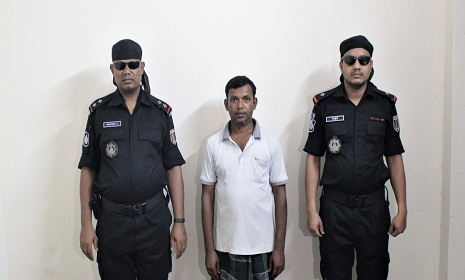 সিরাজগঞ্জে পিস্তল-গুলিসহ অস্ত্র ব্যবসায়ী আটক