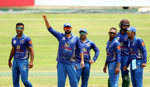 মাশরাফি-সাকিবদের তোপে পড়লেন তামিম-বিজয়রা