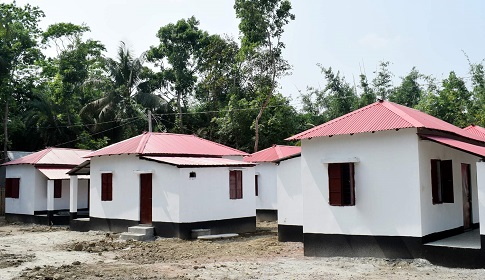 প্রধানমন্ত্রীর সাথে নতুন ঘরে ঈদ করতে চান নগরকান্দার ভূমিসহ গৃহপ্রাপ্তরা