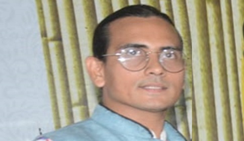 ‘কুরাজনীতিক-কুশীলরা দেশকে ধ্বংস করছে’