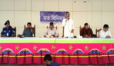 সালথায় দাঙ্গা-হাঙ্গামা নিরসনে গ্রাম মাতব্বরদের সাথে পুলিশের মতবিনিময়