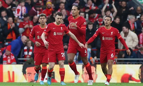 এভার্টনকে হারিয়ে শিরোপা দৌড়ে টিকে থাকলো লিভারপুল