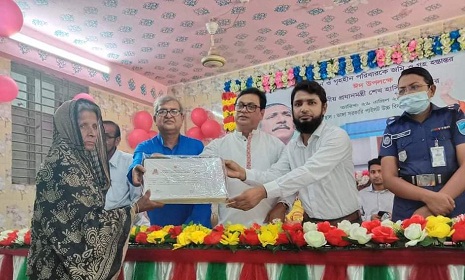 প্রধানমন্ত্রীর উপহারের ঘর পেয়ে আবেগ আপ্লুত ২২০ পরিবার
