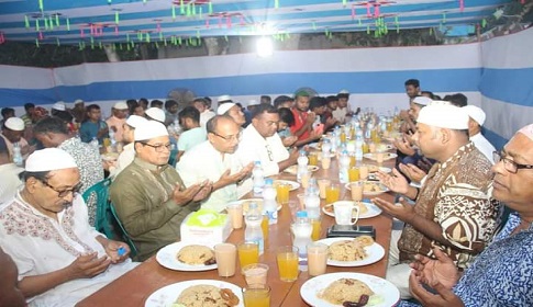 উল্লাপাড়া উপজেলা আ.লীগের একাংশের ইফতার মাহফিল