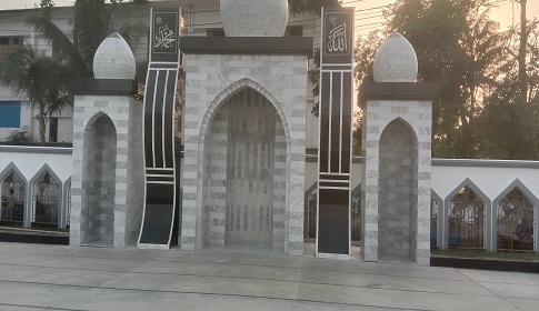 সর্ববৃহৎ ঈদ জামাতের জন্য প্রস্তুত মোগল স্থাপত্যে নির্মিত মৌলভীবাজার টাউন ঈদগাহ 
