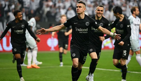 ৪২ বছর পর ফাইনালে উঠে রেঞ্জার্সকে পেলো ফ্রাঙ্কফুর্ট