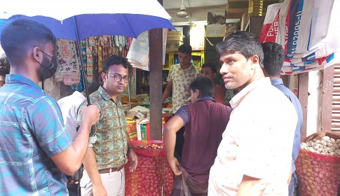 সিরাজগঞ্জে ৩ হাজার লিটার তেল জব্দ, ৭০ হাজার টাকা জরিমানা