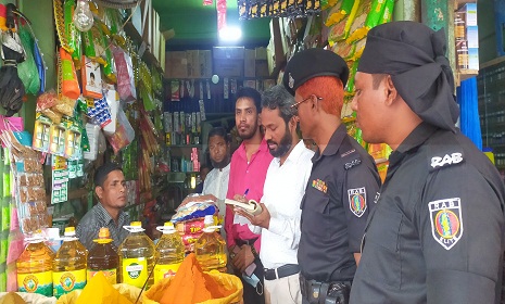 মৌলভীবাজারে সাড়ে ৩ হাজার লিটার ভোজ্য তেল জব্দ, দোকান সিলগালা