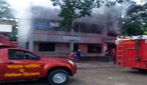 কাশিয়ানী উপজেলা নির্বাচন অফিসে আগুন