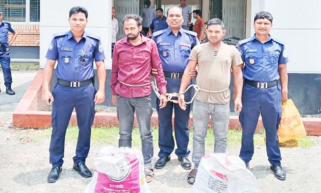 ফুলবাড়ীতে র্যাবের মাদক বিরোধী অভিযানে ফেন্সিডিল জব্দ, প্রাইভেটকারসহ গ্রেপ্তার ২