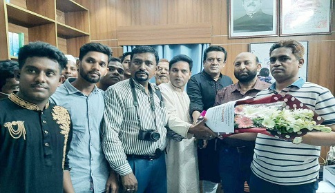 আকবরশাহ থানার নতুন ওসির সাথে সুবর্ণচর উপজেলা সমিতির শুভেচ্ছা বিনিময়
