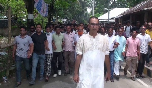 প্রতিবাদে যুবলীগ ছাত্রলীগের বিক্ষোভ মিছিল 