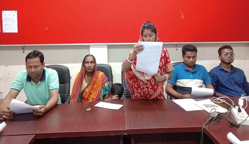 সংখ্যালঘু পরিবারের জমি দখলের অভিযোগে সংবাদ সম্মেলন