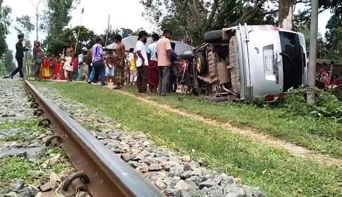 ট্রেন-মাইক্রোবাস সংঘর্ষে শিশুর মৃত্যু