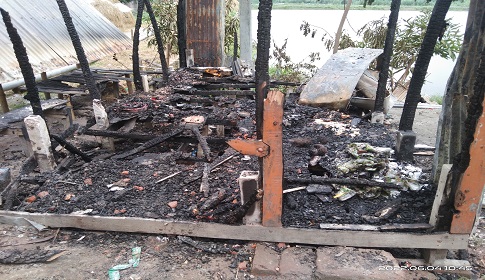 আগুনে পুড়ে ছাই হলো এনায়েতের উপার্জনের একমাত্র অবলম্বন