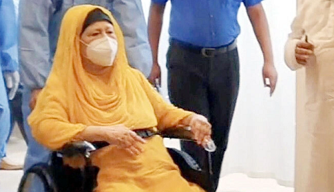 খালেদা জিয়ার হার্টে ব্লক, পরানো হলো রিং