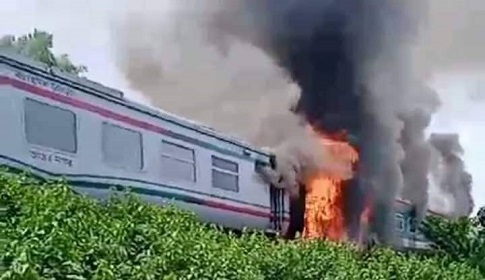 পারাবত ট্রেনে ভয়াবহ আগুন, ঢাকা-সিলেট ট্রেন চলাচল বন্ধ