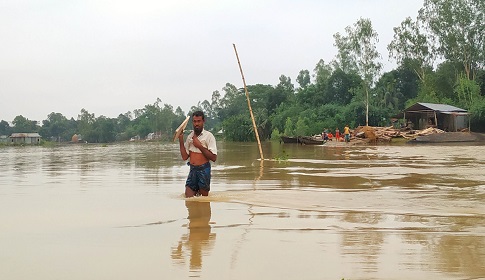 বাড়ছে দুর্ভোগ, পানিবন্দি অর্ধশত গ্রাম