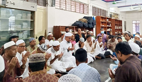 খালেদা জিয়ার রোগমুক্তি কামনায় দোয়া খাবার বিতরণ