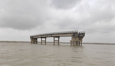 যমুনায় বিলীন চৌহালীর টেকসই উন্নয়নের চিত্র মিটুয়ানি ব্রিজ