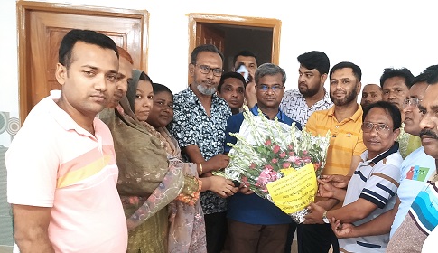 মুক্তিযোদ্ধা সন্তানদের ভালোবাসায় সিক্ত হলেন সদ্য পদন্নোতিপ্রাপ্ত যুগ্মসচিব আনিসুজ্জামান
