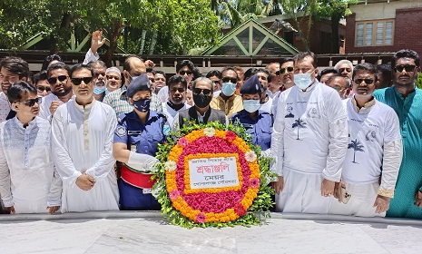 বঙ্গবন্ধুর সমাধিতে গোপালগঞ্জ পৌর মেয়রের শ্রদ্ধা