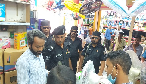 গরম আর লোডশেডিংয়ের সুযোগে ইলেক্ট্রনিক পণ্যের দাম বৃদ্ধির অভিযোগ!